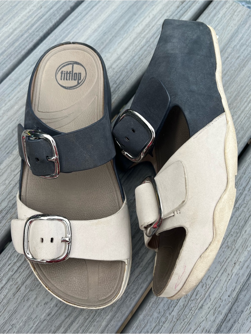 FitFlop Two-Tone Black and Cream Buckle Slide Sandals size 8